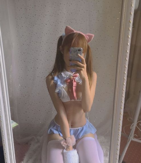 独自在夜晚的海边